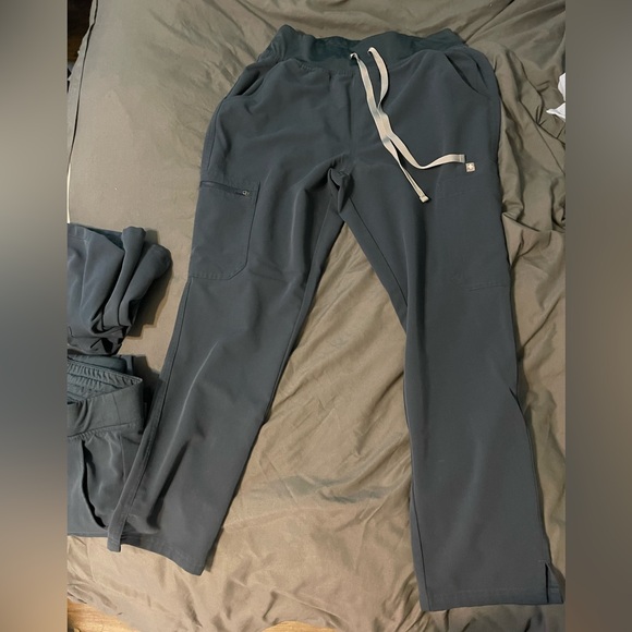 Figs 4 set Dark Harbor medium Petite - Picture 2 of 7